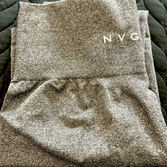 Like new ! NVGTN leggings - Picture 4 of 4